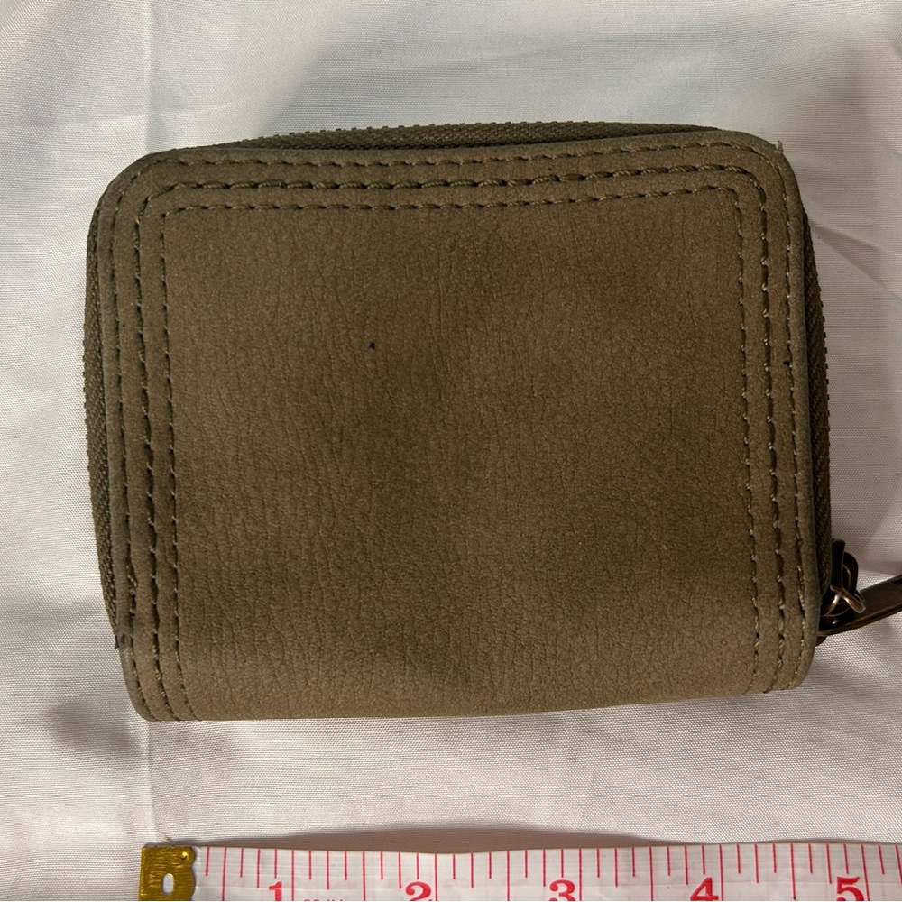 Universal Thread Olive Wallet